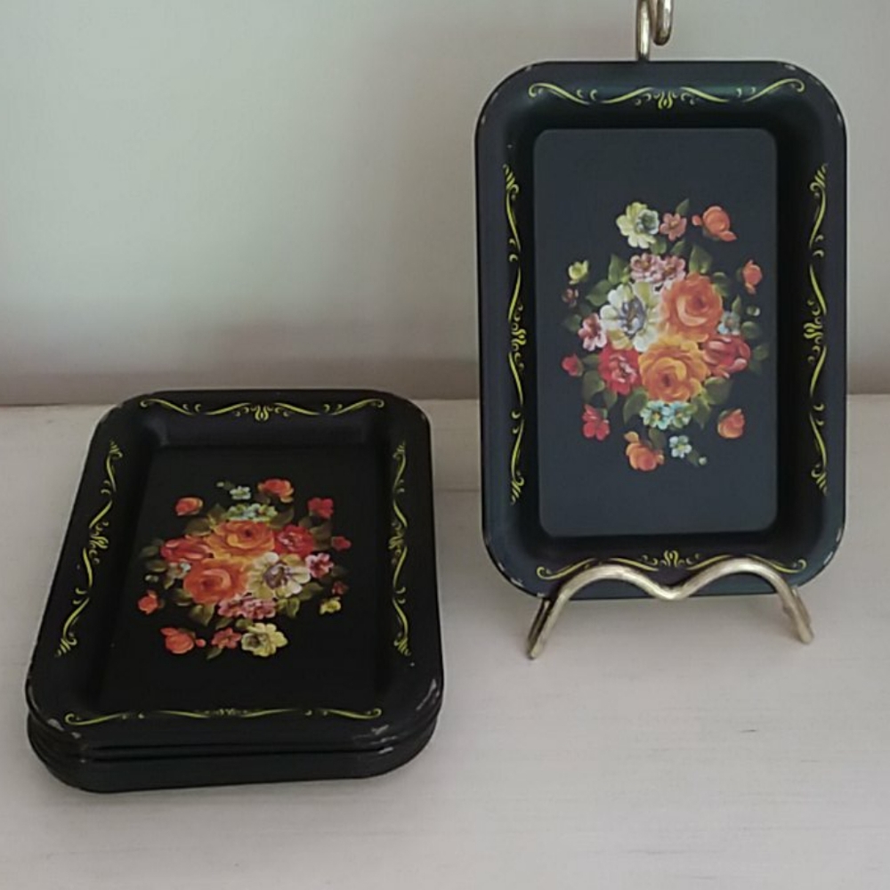 Eight vintage handpainted toleware trays - Picture 2 of 8